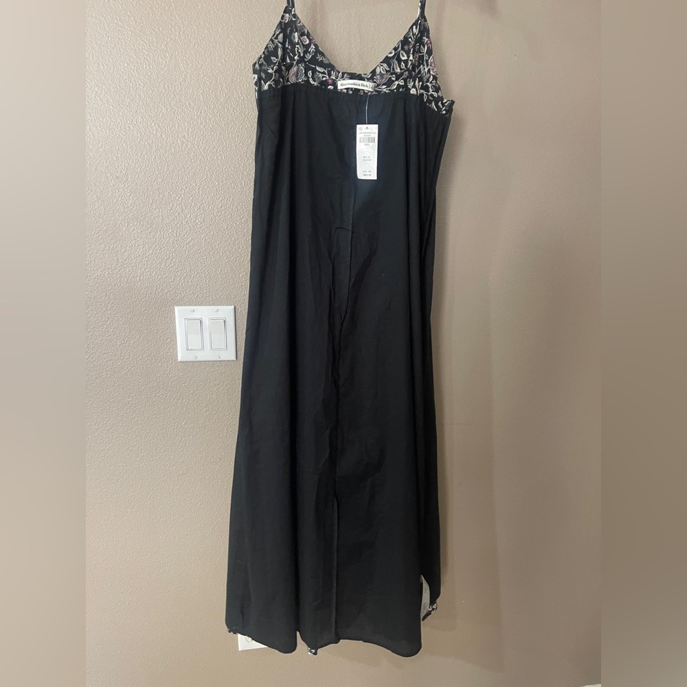 Abercrombie & Fitch V- Neck Flowy Maxi Dress - NWT - Picture 14 of 14